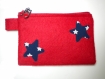 Porte-monnaie feutrine rouge étoiles en bleu marine