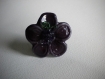 Bague fleur en céramique violette et sa grappe de raisin en verre