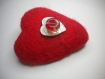 Broche coeur en laine feutrée rouge