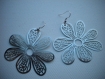 Boucles d'oreilles fleur de métal en argenté 