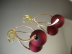 Boucles d'oreilles perles rondes douces rouges métal doré rouge