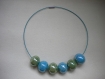 Collier perles céramiques vertes et bleues