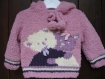 Pull à capuche enfant nounours enlacés de 3 ans à 6 ans tricoté main 