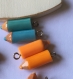 Duo de breloques crayons résine avec piquot en orange 
