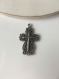 Pendentif croix en métal argenté x 1 
