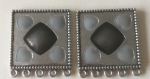 Pendentifs carrés en métal argenté avec piquots x2 