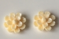 Duo de cabochons fleurs en écru 35 mm 