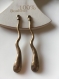 Duo de pendentifs longs en bronze clair gouttes ondulées 