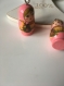 Pendentifs poupées russes en bois rose avec lapins bruns 