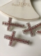 Croix incurvée spécial bracelet shamballa cristal rouge x1 