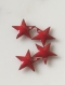 Lot de quatre breloques étoiles émail en rouge foncé percées 