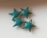 Lot de quatre breloques étoiles émail en turquoise percées 