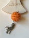 Pendentif perle ronde perles de rocaille en orange et chaînette 