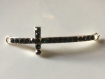 Croix incurvée spécial bracelet cabochons cristal vert foncé x1 exemplaire 