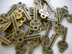 Lot de breloques bronze clés love 5 exemplaires 