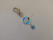 Porte clé " special maitre 6 " composé d'une étoile bleue émaillée 