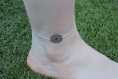 Bracelet de cheville " safia " en argent rhodié, cabochon et coeur en cristal de swarovski fuschia 