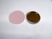 " miroir de poche imprimé rose étoilé " il mesure 5,8cm de diamètre 