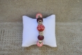 Bracelet charm avec une perle tissée main rouge 