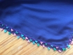 Grand foulard carré voile fin avec perles de verre crochetées autour 