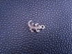 Breloque pendentif forme salamandre métal argent 17mm x 10mm 