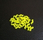 13x perles pendentifs moustaches acrylique 20mm x 8mm jaune 