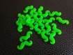 21x perles pendentifs moustaches acrylique 20mm x 8mm vert 