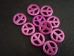 10x perles symbole de paix acrylique couleur rose métallisée 20mm x 4mm 