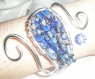 Bracelet wire ouvert argenté et lapis-lazuli 