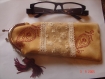 Etui à lunettes en tissu vintage jaune safran et dentelle ancienne tulle rebrodé xixème fait main 