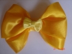 1 noeud papillon en tissu satin jaune et jaune pâle léger monté en broche 11 cm x 7cm 