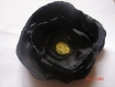 Grande broche fleur noire coeur jaune en tissu fait main 12cm de diamètre 