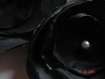 3 fleurs boutonnière noires légeres montées en broche 6cm de diamètre 