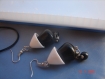 Paire de pendants boucles d'oreilles noir et blanc cadeau st valentin simple montage . 