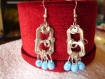 Paire de boucles d'oreilles montées avec perles turquoise anciennes de récupération et languettes de boites de conserve 