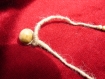 Collier fait main avec bouton ancien perles en bois et fil de chanvre signe de paix 
