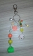Porte clés /bijou de sac " une super avs" cabochon 20mm, perles coquillages, mug vert fluo, breloque 