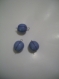 Un lot de trois perles connecteurs bleu 