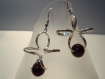 Boucles d'oreilles etoile perles en verre noires 