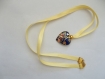 Collier ruban avec pendentif cœur émaillé 