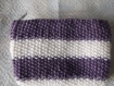 Porte monnaie tricoté main blanc violet 