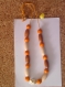 Collier en perles de bois marron, blanc et orange