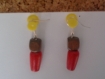 Boucle d'oreille en perles bois rouge et marron (carré)