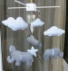 Mobile bebe avec petits elephants et nuages unisex 