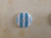 Bouton rond 20 mm plat à rayures blanc et bleu 
