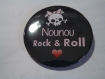 Badge 5.8 cm super chouette , nounou rock n roll, personnalisable 