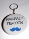Porte clef badge avec décapsuleur au dos 58mm,temoin qui dechire moustache bleu foncé 
