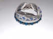 Ethnique bracelet manchette, "pow wow" , suédine grise et bleu, plume , natte, et perle lapis lazuli ,hématite 