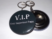 Porte clef badge avec décapsuleur au dos 58mm,very important papy 