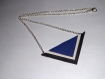 Super collier "indy blue" en cuir véritable ,bleu noir blanc , fait main , graphique, triangle 